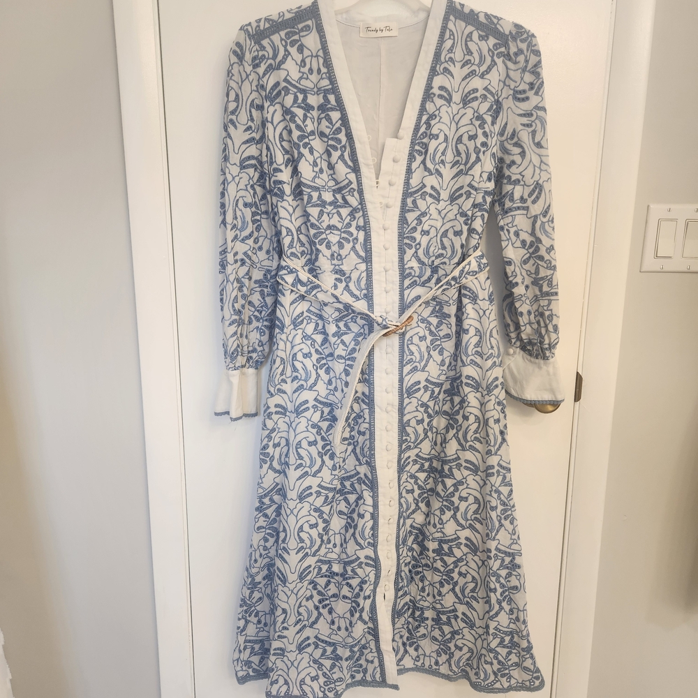 Kuwait Dress Trendy By Tala Blue and White Floral Long Sleeve Dress Size Medium